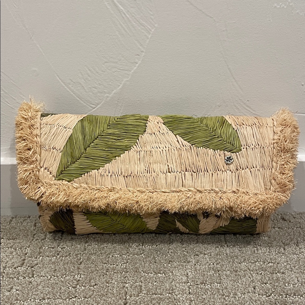 Straw clutch